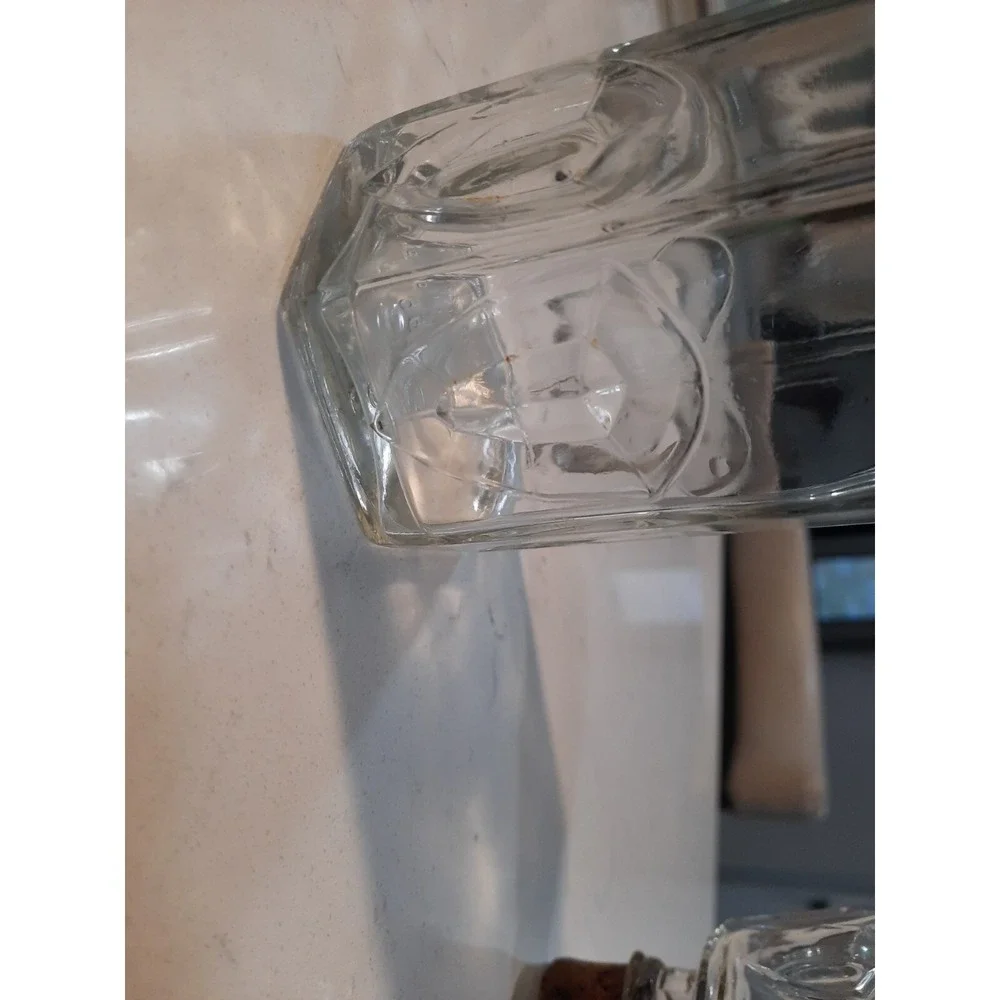 Glass Decanter With Stopper